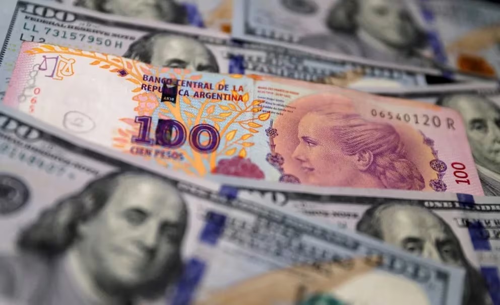 pesos y dolares
