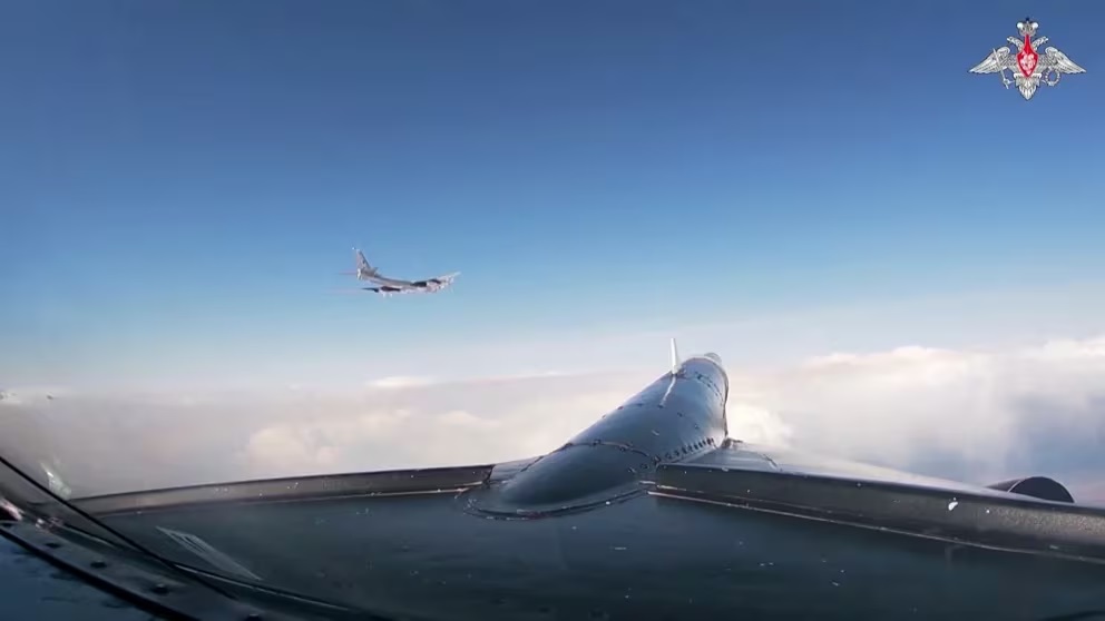 aviones de eeuu escoltan aviones rusos